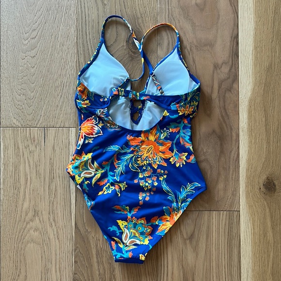 Cupshe | Vibrant Floral One Piece Swimsuit - Picture 4 of 5